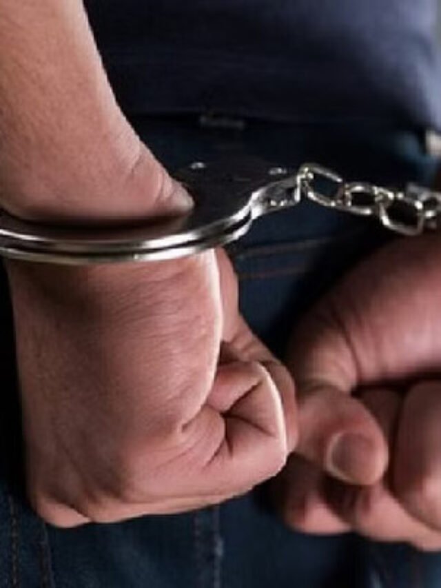 Three teenagers were caught waylaying in Puzhal.